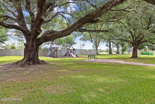 108 Shadow Bend Drive, Broussard, LA 70518