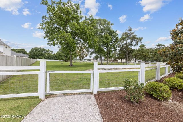 108 Shadow Bend Drive, Broussard, LA 70518
