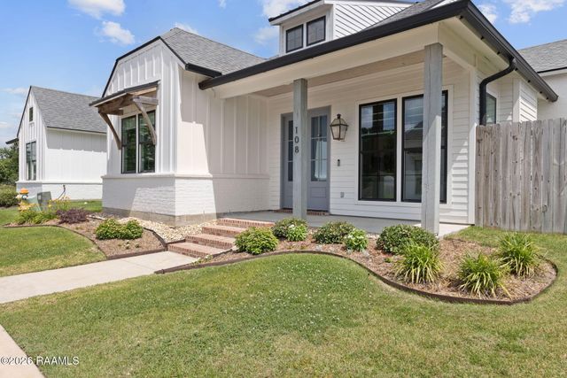 108 Shadow Bend Drive, Broussard, LA 70518