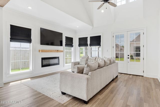 108 Shadow Bend Drive, Broussard, LA 70518