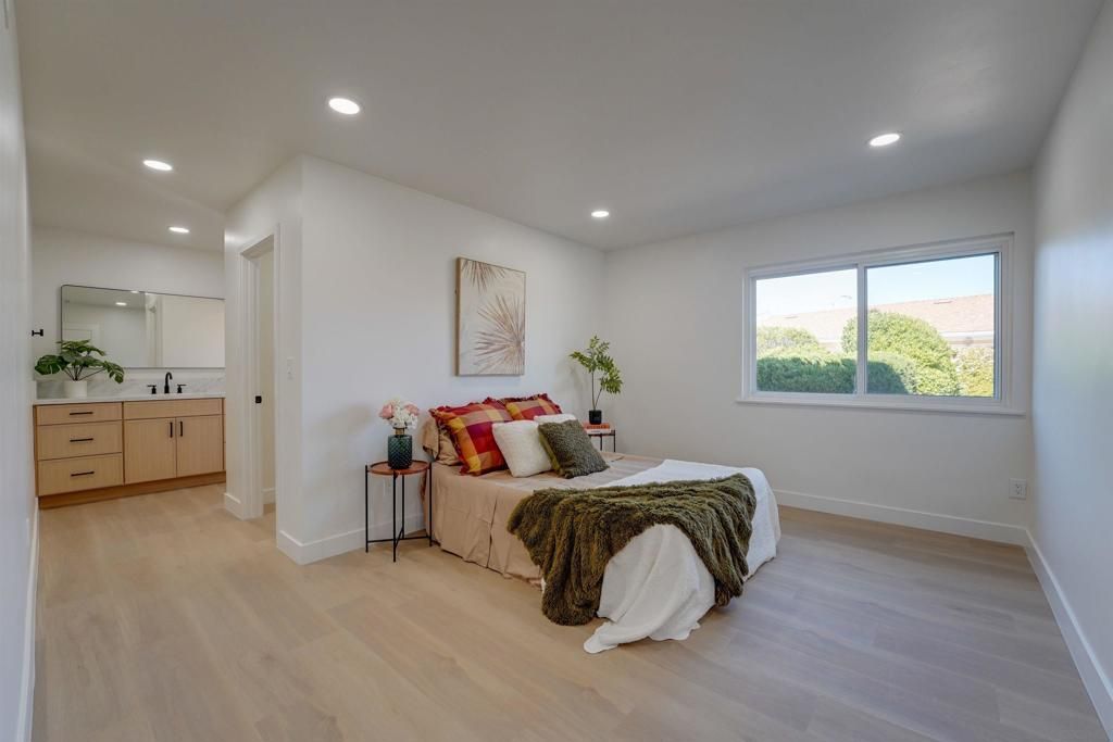 Image 16 of property listing at 12201 Casero Place, San Diego, CA 92128