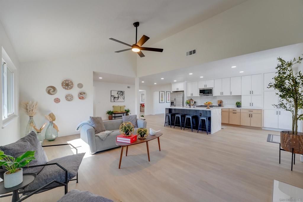 Image 4 of property listing at 12201 Casero Place, San Diego, CA 92128