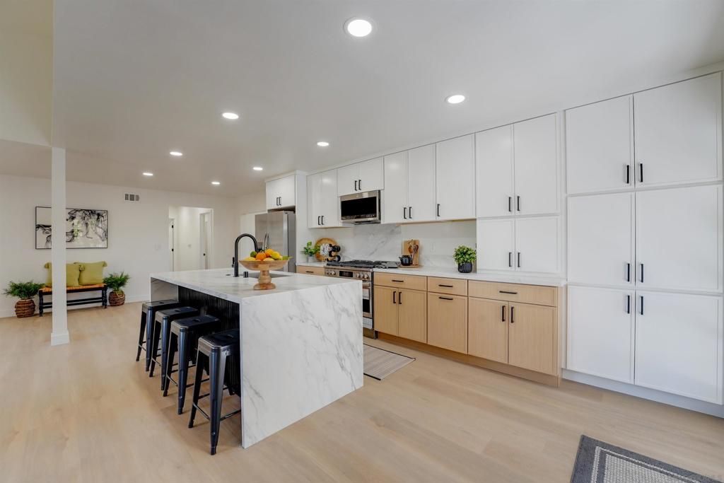 Image 6 of property listing at 12201 Casero Place, San Diego, CA 92128