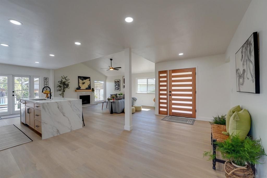 Image 8 of property listing at 12201 Casero Place, San Diego, CA 92128