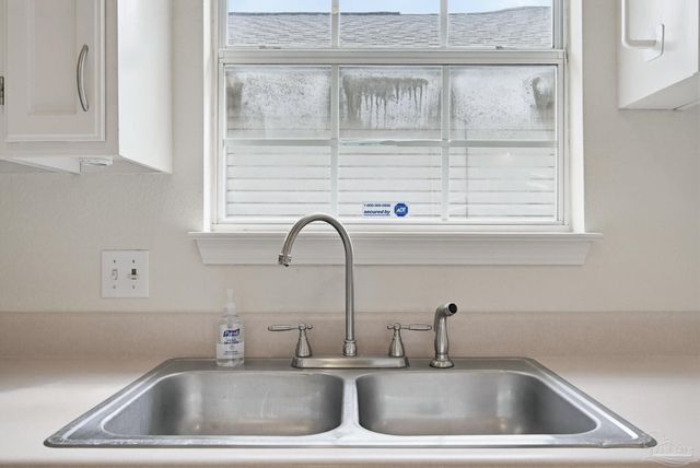 1613 Governors Dr, Pensacola, FL 32514