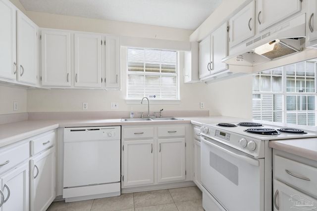 1613 Governors Dr, Pensacola, FL 32514