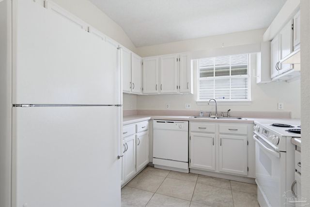 1613 Governors Dr, Pensacola, FL 32514