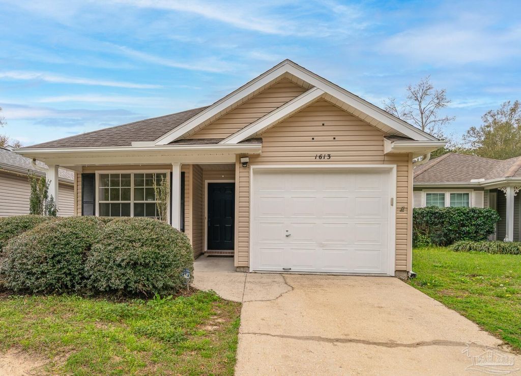 1613 Governors Dr, Pensacola, FL 32514