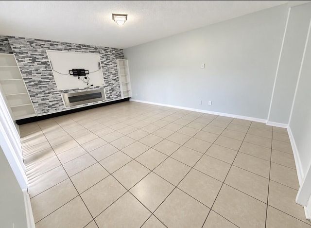 4039 Palm Bay Circle B, West Palm Beach, FL 33406