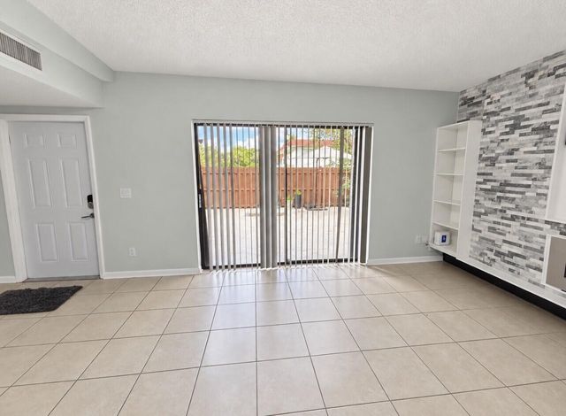 4039 Palm Bay Circle B, West Palm Beach, FL 33406