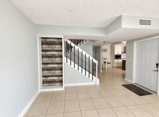 4039 Palm Bay Circle B, West Palm Beach, FL 33406