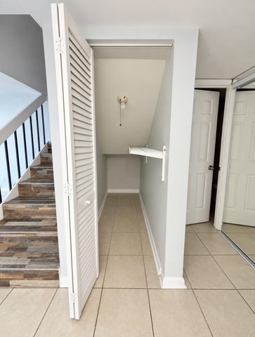 4039 Palm Bay Circle B, West Palm Beach, FL 33406