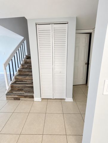 4039 Palm Bay Circle B, West Palm Beach, FL 33406