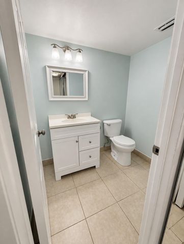 4039 Palm Bay Circle B, West Palm Beach, FL 33406