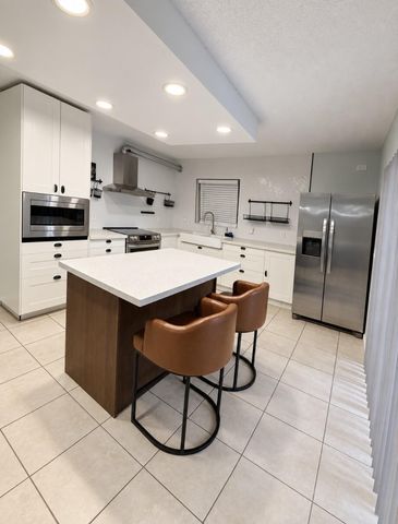 4039 Palm Bay Circle B, West Palm Beach, FL 33406