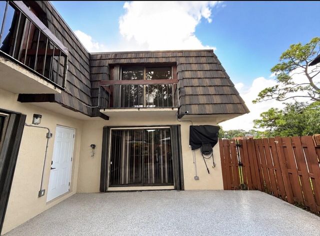 4039 Palm Bay Circle B, West Palm Beach, FL 33406