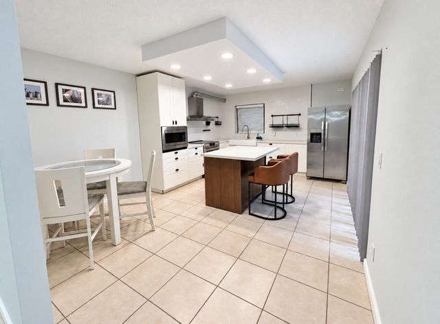 4039 Palm Bay Circle B, West Palm Beach, FL 33406