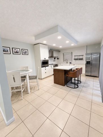 4039 Palm Bay Circle B, West Palm Beach, FL 33406