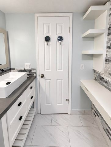4039 Palm Bay Circle B, West Palm Beach, FL 33406
