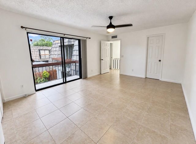 4039 Palm Bay Circle B, West Palm Beach, FL 33406