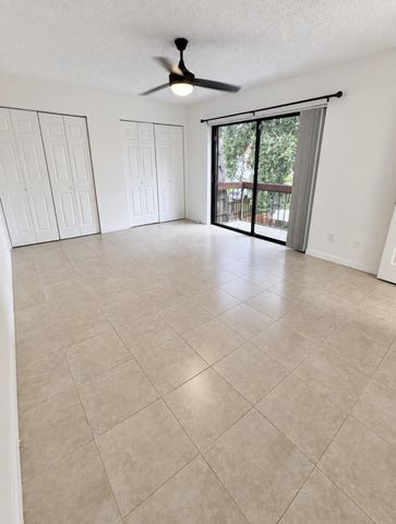 4039 Palm Bay Circle B, West Palm Beach, FL 33406