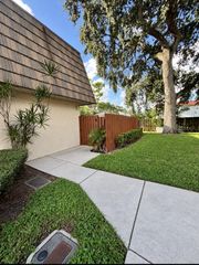 4039 Palm Bay Circle B, West Palm Beach, FL 33406