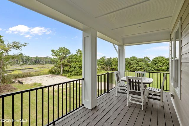 609 Cannonsgate Drive, Newport, NC 28570