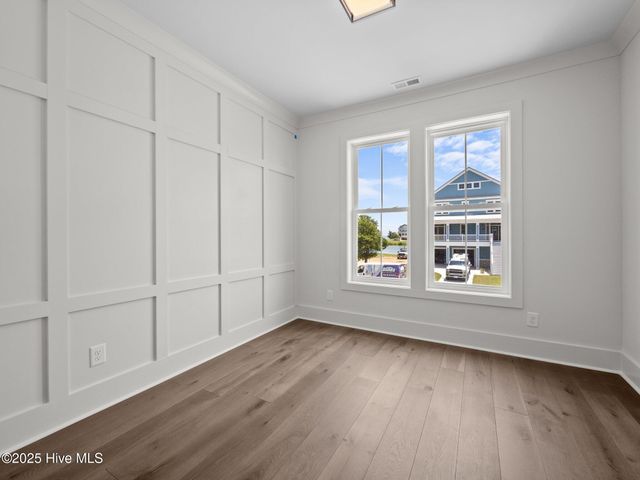 609 Cannonsgate Drive, Newport, NC 28570