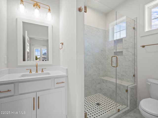 609 Cannonsgate Drive, Newport, NC 28570