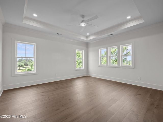 609 Cannonsgate Drive, Newport, NC 28570