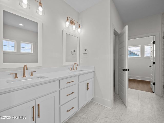 609 Cannonsgate Drive, Newport, NC 28570