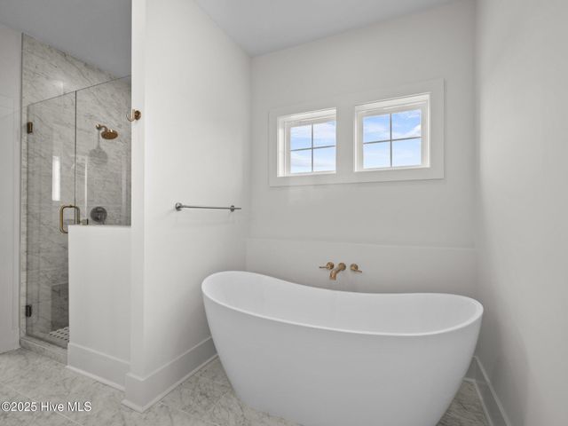 609 Cannonsgate Drive, Newport, NC 28570