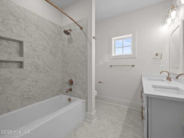 609 Cannonsgate Drive, Newport, NC 28570