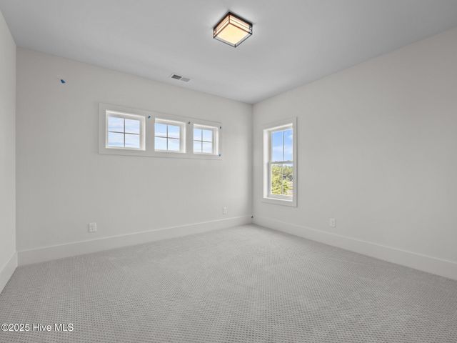 609 Cannonsgate Drive, Newport, NC 28570