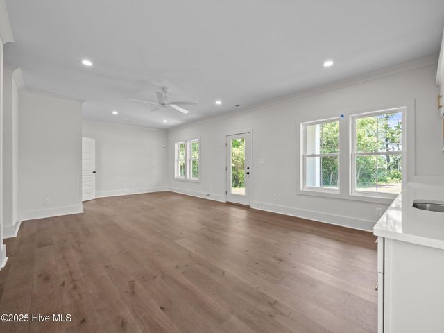 609 Cannonsgate Drive, Newport, NC 28570