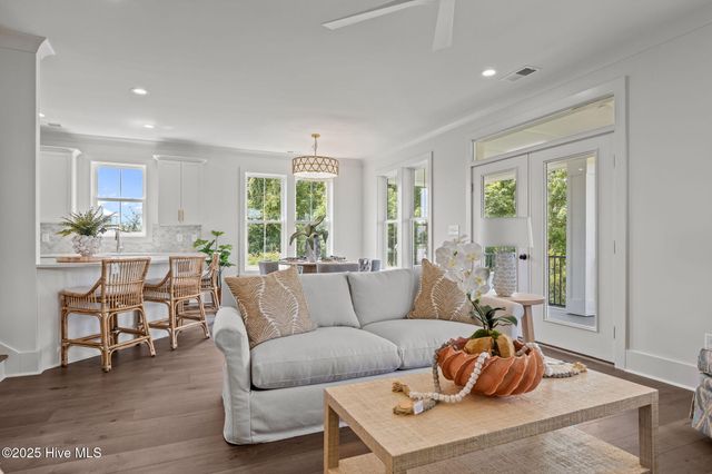 609 Cannonsgate Drive, Newport, NC 28570