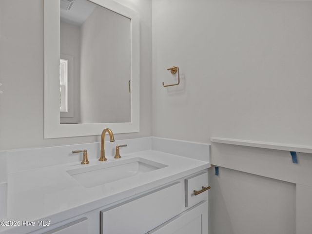 609 Cannonsgate Drive, Newport, NC 28570