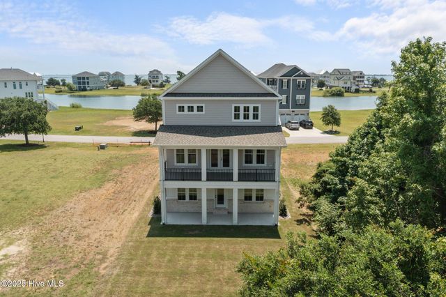 609 Cannonsgate Drive, Newport, NC 28570
