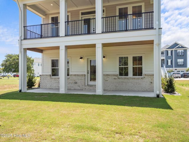 609 Cannonsgate Drive, Newport, NC 28570