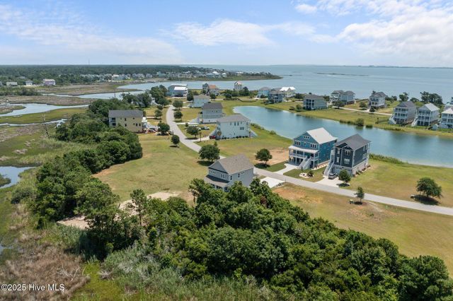 609 Cannonsgate Drive, Newport, NC 28570