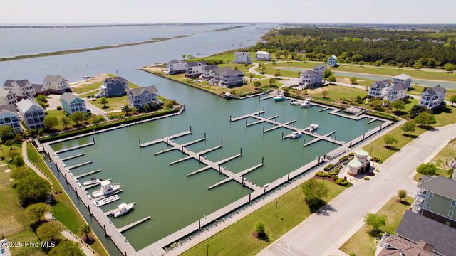 609 Cannonsgate Drive, Newport, NC 28570