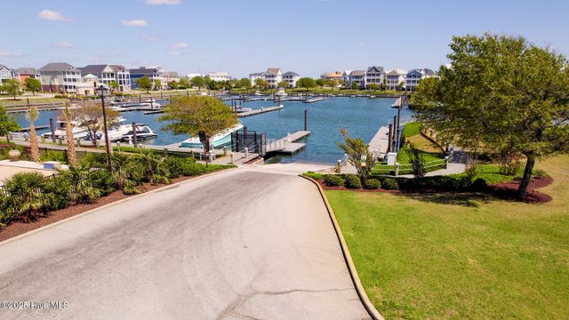 609 Cannonsgate Drive, Newport, NC 28570