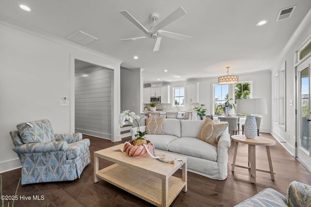 609 Cannonsgate Drive, Newport, NC 28570