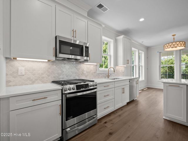 609 Cannonsgate Drive, Newport, NC 28570