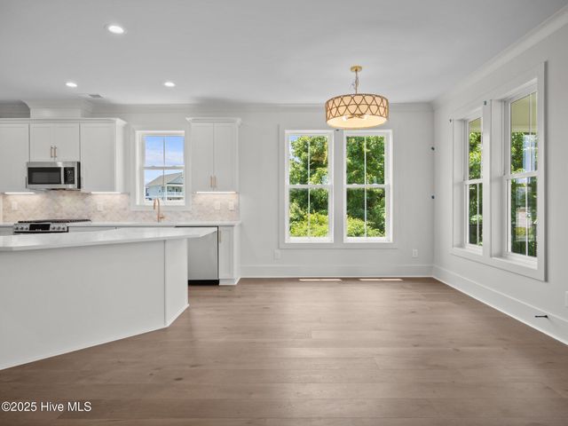 609 Cannonsgate Drive, Newport, NC 28570