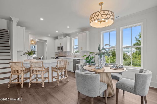 609 Cannonsgate Drive, Newport, NC 28570