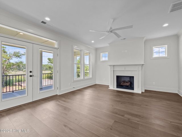 609 Cannonsgate Drive, Newport, NC 28570