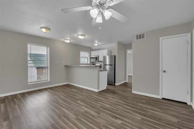 1910 Willowbend Street 11, Conroe, TX 77301