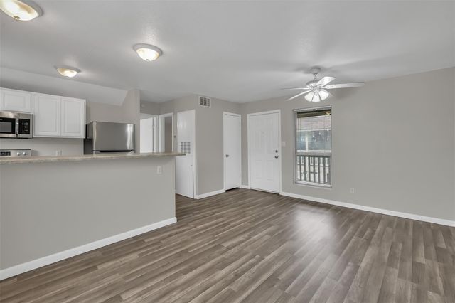 1910 Willowbend Street 11, Conroe, TX 77301