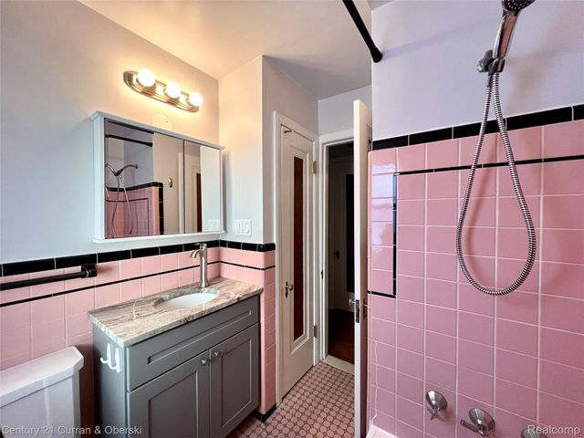 1525 Cherokee Avenue, Royal Oak, MI 48067